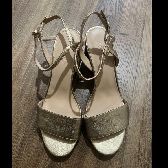 Jcrew 2 in gold leather sandals - size 7